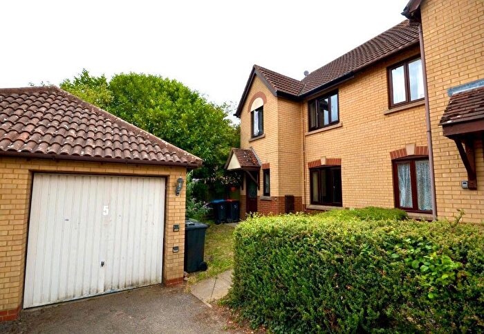 3 Bedroom Semi-Detached House To Rent In Fordcombe Lea, Kents Hill, Milton Keynes, Buckinghamshire, MK7