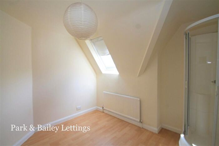 5 Bedroom House To Rent In Bedroom Detached House In Sutton, SM1