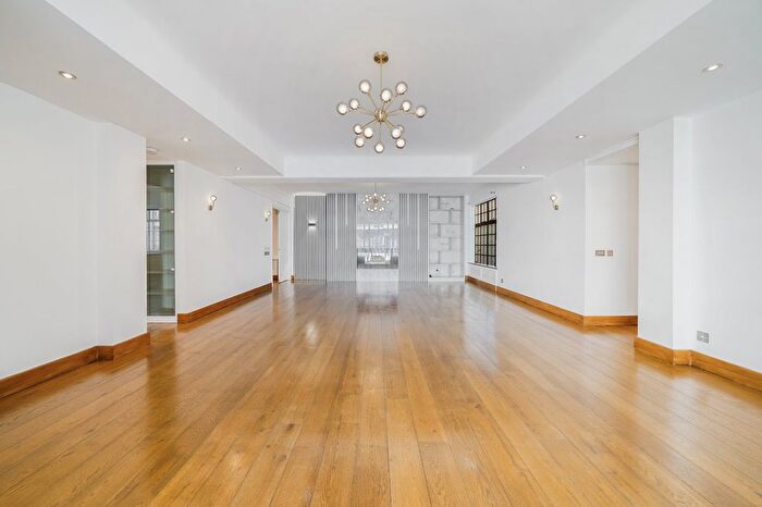 4 Bedroom Flat To Rent In Berkeley Court, Marylebone Road, NW1