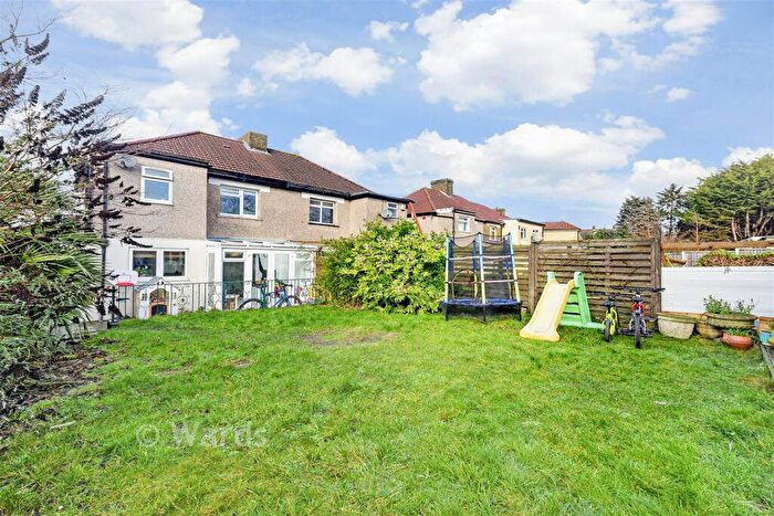 3 Bedroom Semi Detached House For Sale In Totnes Road, Welling, Kent, DA16