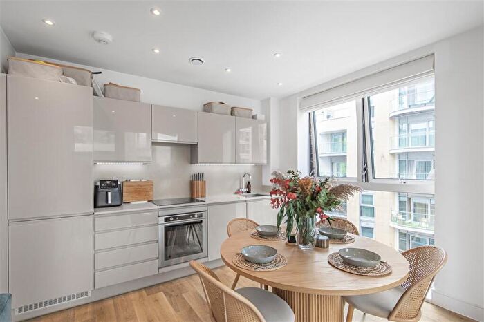 2 Bedroom Flat For Sale In Bridges Court Road, SW11