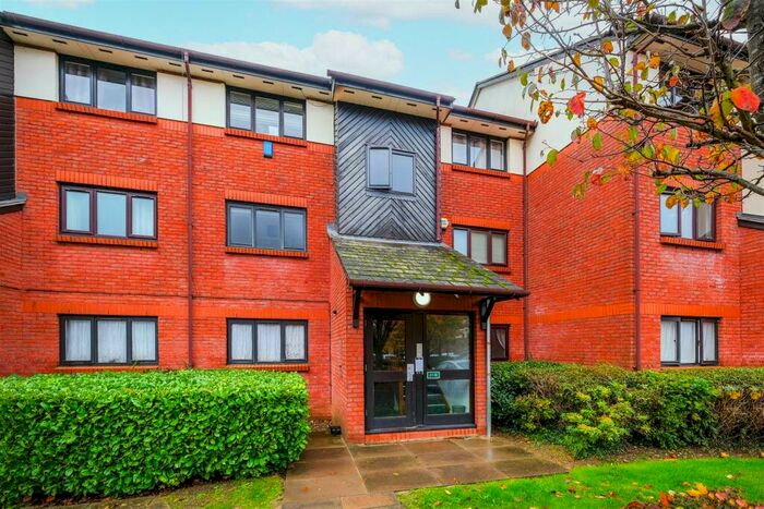 1 Bedroom Apartment To Rent In Maple Gate, Loughton, IG10