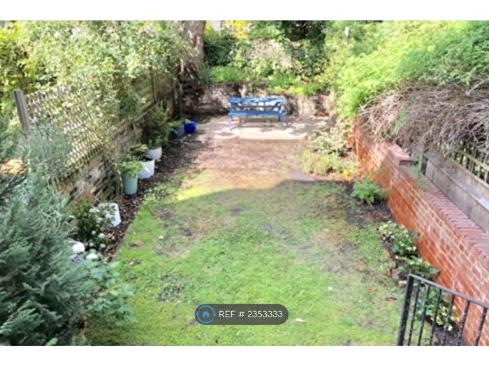 1 Bedroom Flat To Rent In Waterloo Terrace, London, N1
