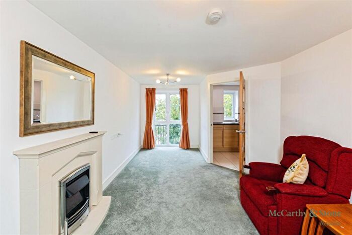 1 Bedroom Apartment For Sale In Abbotsmead Place, Caversham, Reading, RG4