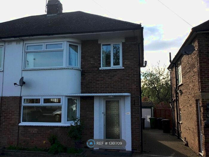 3 Bedroom Semi-Detached House To Rent In Wroxham Gardens, Potters Bar, EN6