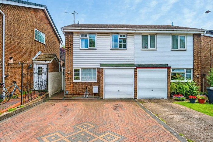 3 Bedroom Semi Detached House For Sale In Bramingham Road, Luton, Bedfordshire, LU3