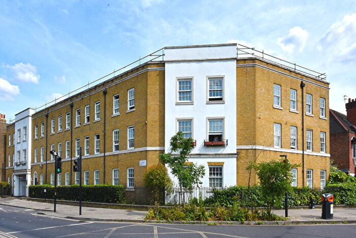 2 Bedroom Apartment For Sale In Pickering Close, London, E9
