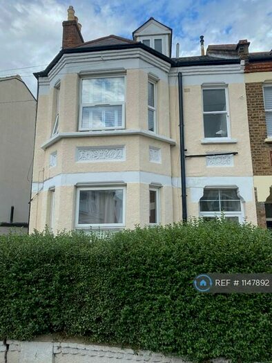 Studio To Rent In Top Floor, London, SE13