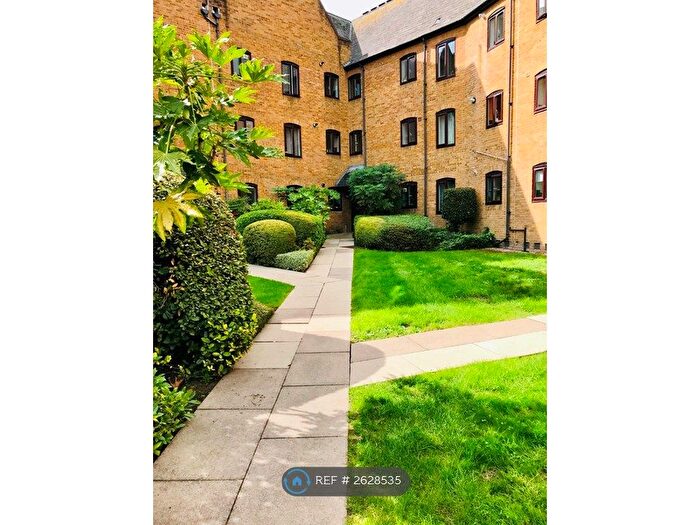 2 Bedroom Flat To Rent In Wapping, London, E1W