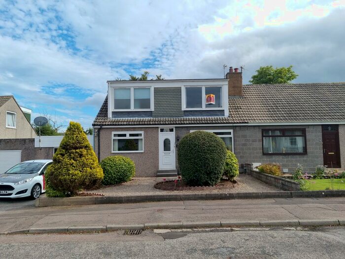 4 Bedroom Semi-Detached House To Rent In Pinewood Place, Airyhall, Aberdeen, AB15