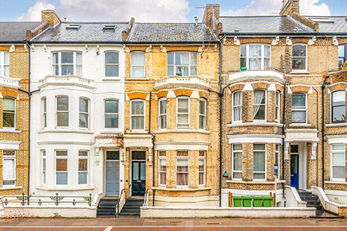 1 Bedroom Flat For Sale In St Margarets Road, Twickenham, TW1