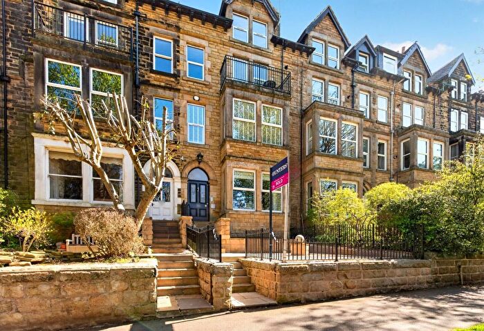 2 Bedroom Flat For Sale In Valley Drive, Harrogate, HG2