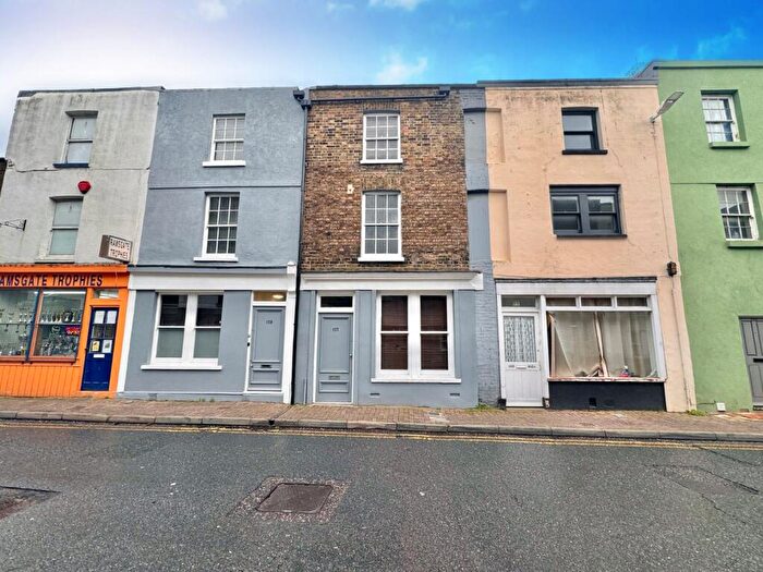 2 Bedroom Flat To Rent In King Street, Ramsgate, Kent, CT11