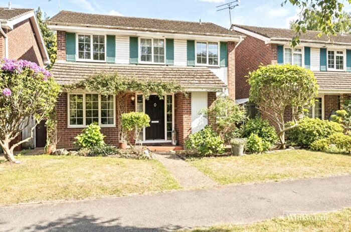 4 Bedroom Detached House For Sale In Elizabeth Avenue, Bagshot, Surrey, GU19