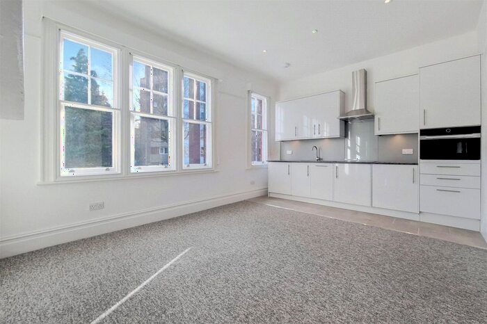 1 Bedroom Flat For Sale In The Grove, London, N3
