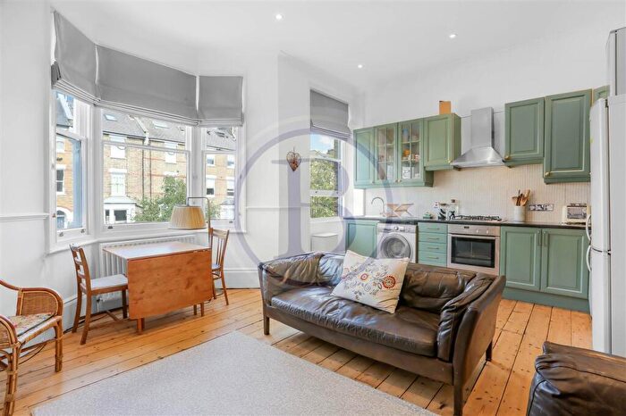 2 Bedroom Flat For Sale In Huddleston Road, London, N7