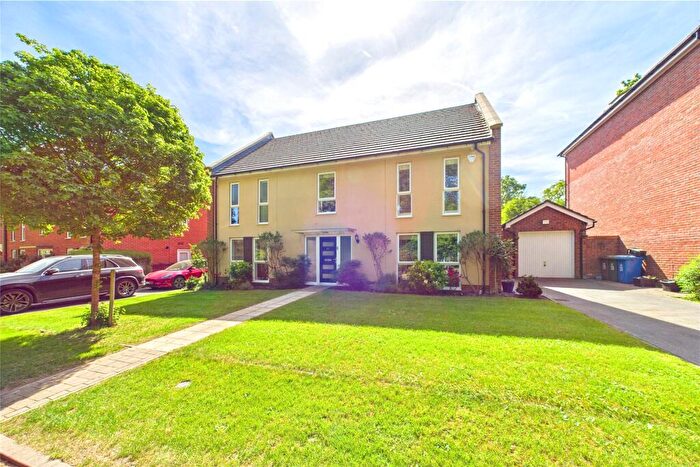 5 Bedroom Detached House To Rent In Hurricane Gate, Bracknell, Berkshire, RG12