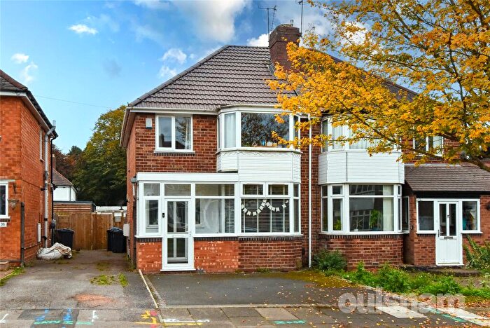 3 Bedroom Semi-Detached House For Sale In Wyche Avenue, Kings Heath, Birmingham, B14