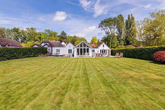 3 Bedroom Detached House For Sale In School Road, Windlesham, GU20