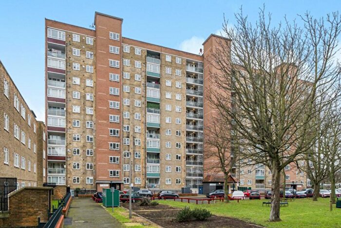 2 Bedroom Flat For Sale In Dagnall Street, Battersea, SW11