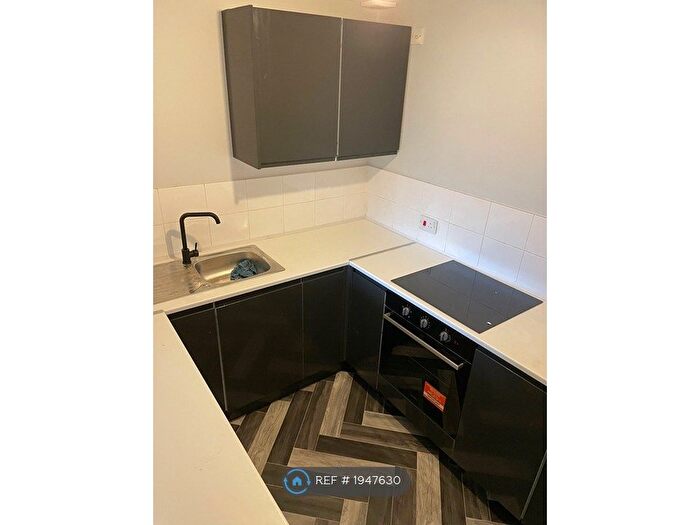 2 Bedroom Flat To Rent In Foxdale Drive, Brierley Hill, DY5