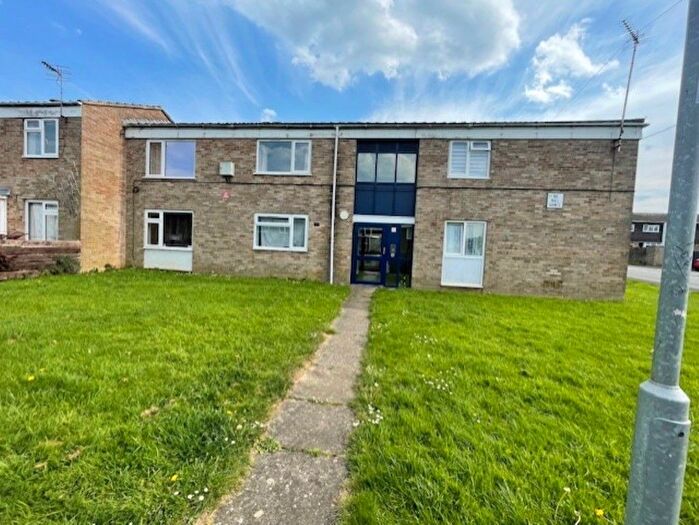 2 Bedroom Flat To Rent In Evans Close, Daventry, NN11