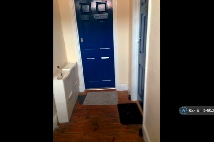 2 Bedroom Flat To Rent In Church Street, Wolverton, MK12