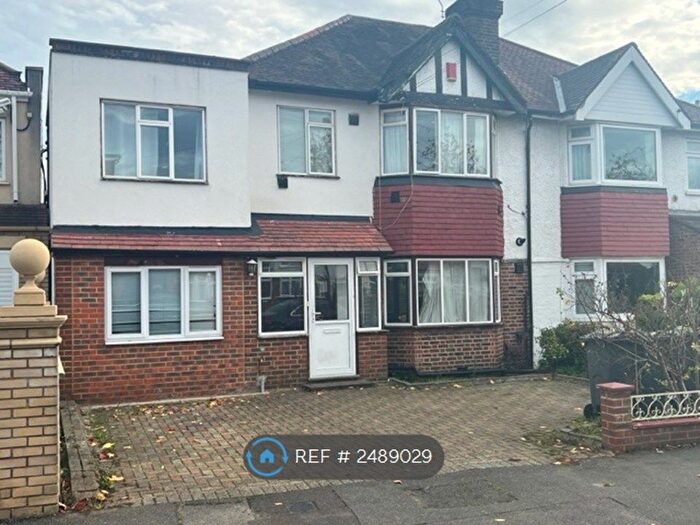 6 Bedroom Semi-Detached House To Rent In Lulworth Avenue, Hounslow, TW5
