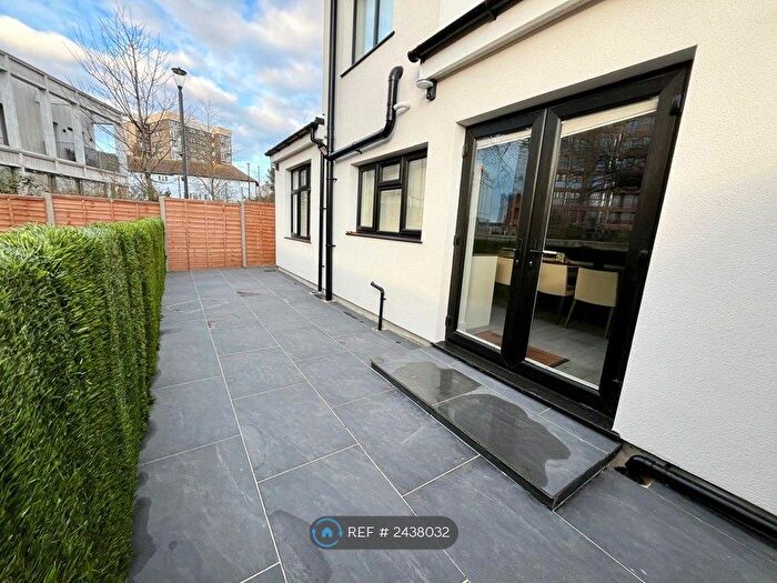 3 Bedroom Flat To Rent In Clitterhouse Road, London, NW2
