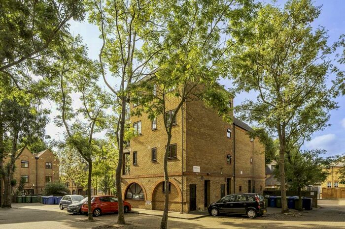 1 Bedroom Flat To Rent In Brunswick Quay, Canada Water, London, SE16