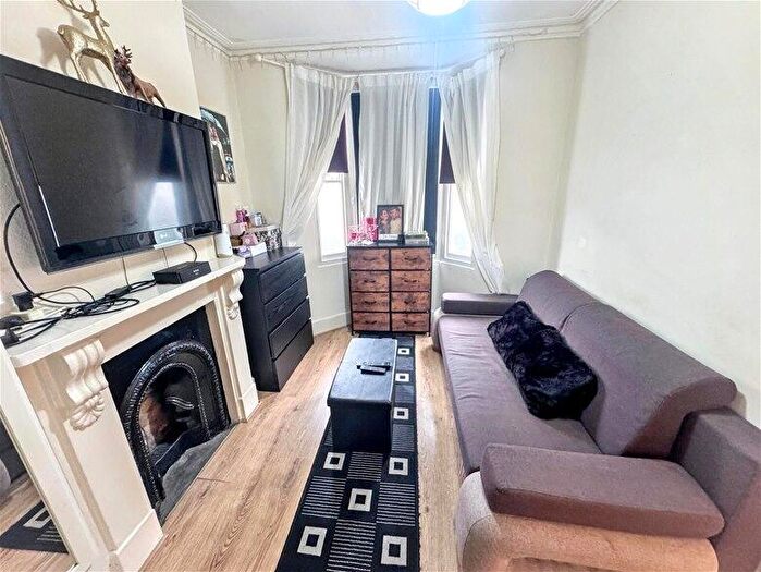 2 Bedroom House To Rent In Vernon Road, Stratford, E15