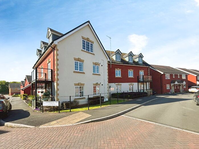 2 Bedroom Flat For Sale In Ampthill Way, Faringdon, SN7