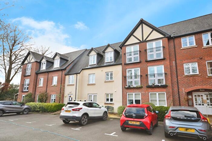 1 Bedroom Apartment For Sale In Cardiff Road, Llandaff, Cardiff, CF5