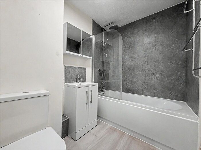 2 Bedroom Flat For Sale In Cypress Court, Grange Road, Gillingham, Kent, ME7