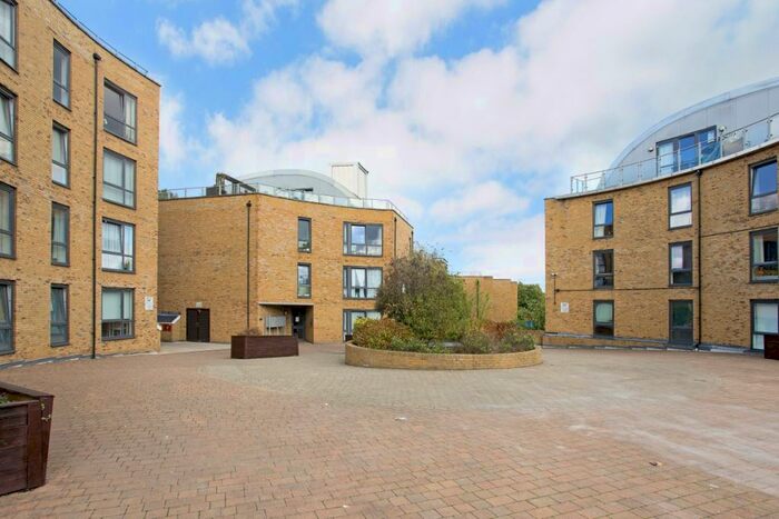 2 Bedroom Apartment To Rent In Mead Lane Hertford, SG13