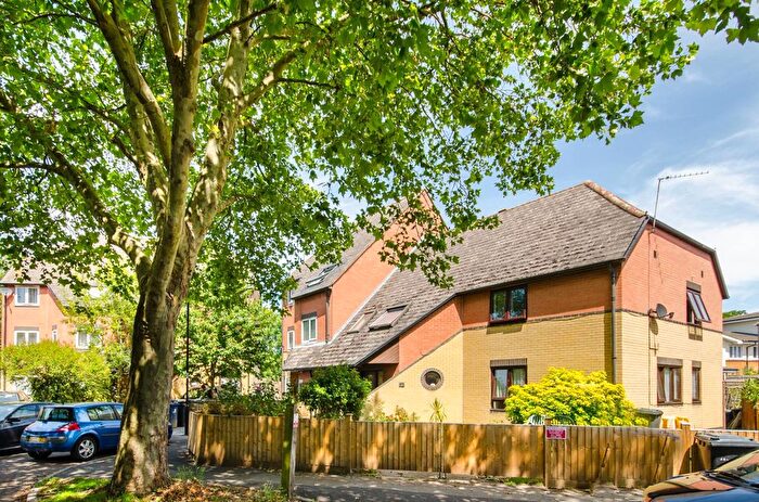 Studio To Rent In Sentinel Close, Southall, Northolt, UB5