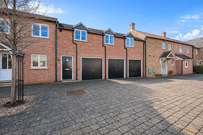 2 Bedroom Coach House For Sale In Trecastle Road, Swindon, SN1