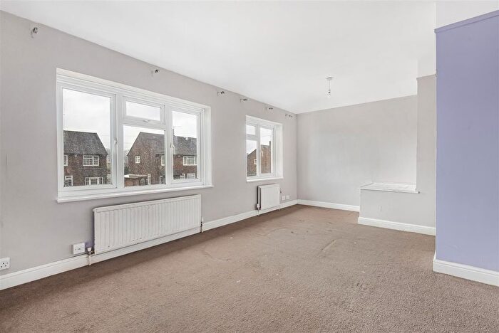 2 Bedroom End Of Terrace House For Sale In Long Furlong Drive, Slough, SL2