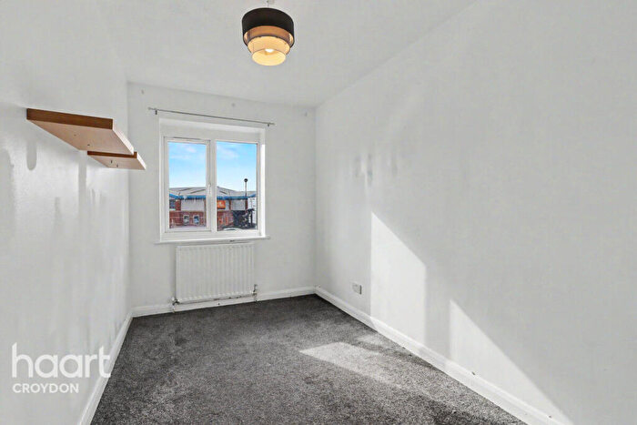 2 Bedroom Block Of Apartments For Sale In Limes Road, Croydon, CR0