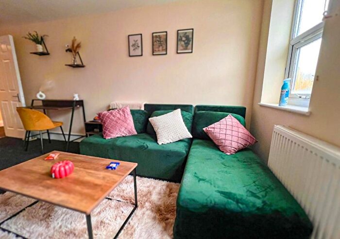 1 Bedroom Flat To Rent In West Street, St. Philips, Bristol, BS2