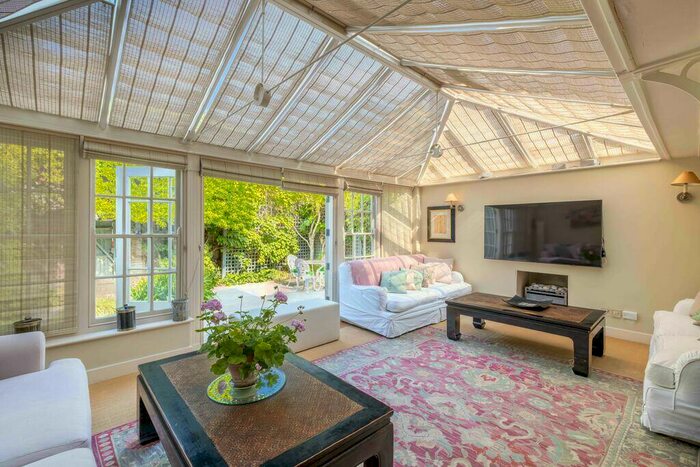 4 Bedroom House To Rent In Pooles Lane, Chelsea, SW10