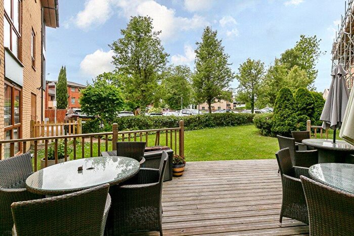 2 Bedroom Apartment For Sale In Commonwealth Drive, Crawley, West Sussex, RH10