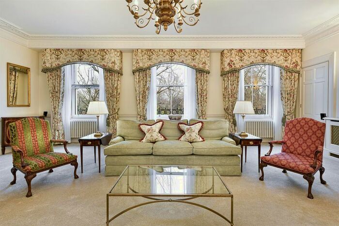 3 Bedroom Flat To Rent In Hyde Park Gate, London, SW7