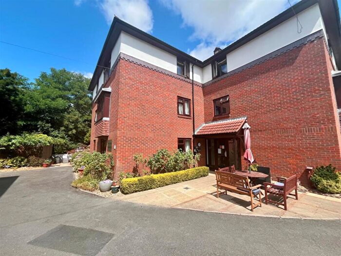 2 Bedroom Flat For Sale In Stratford Road, Salisbury, SP1