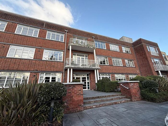 1 Bedroom Apartment For Sale In Romilly Crescent, Cardiff, CF11