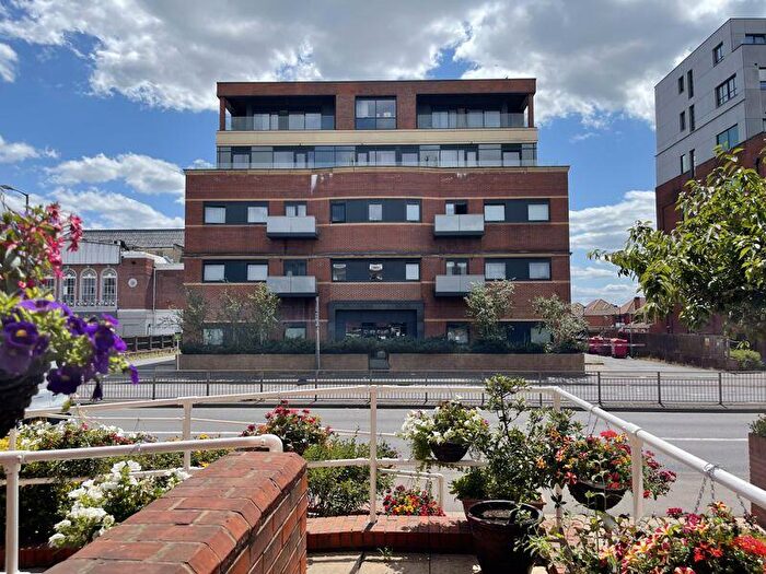 1 Bedroom Apartment For Sale In Bath Road, Slough, SL1
