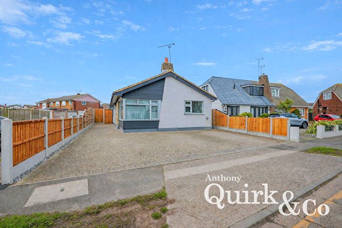 3 Bedroom Detached Bungalow For Sale In Meadway, Canvey Island, SS8