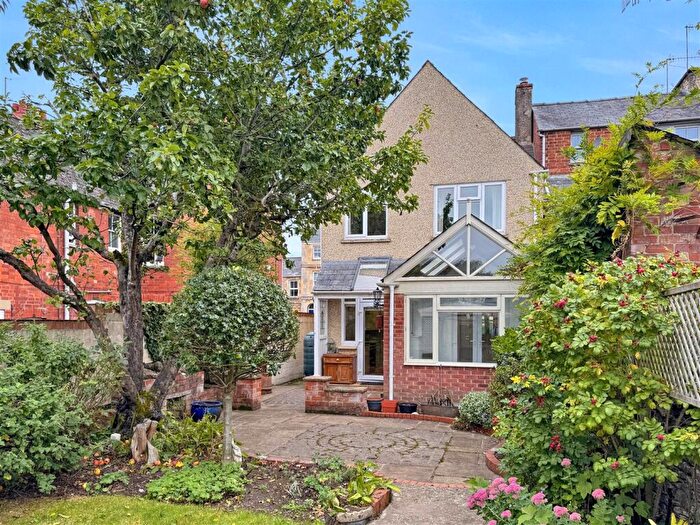 3 Bedroom Detached House For Sale In Cirencester Town, GL7