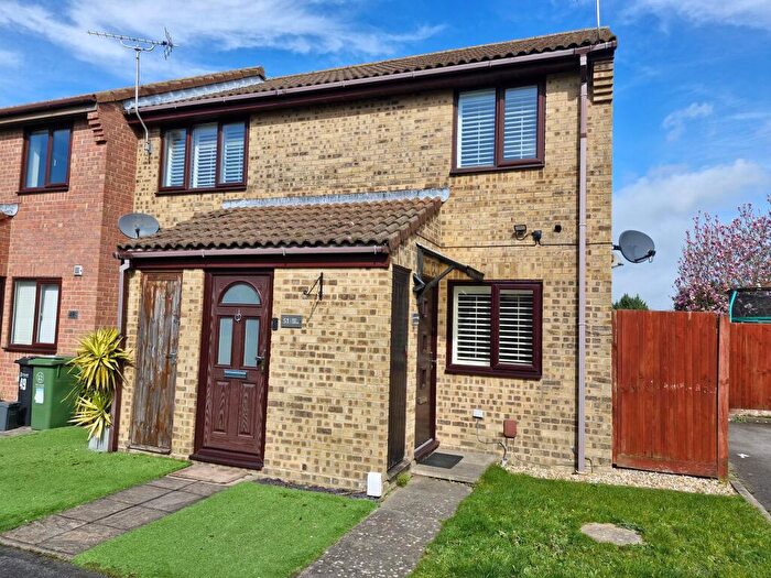 2 Bedroom Flat For Sale In Green Farm Gardens, Portsmouth, PO3