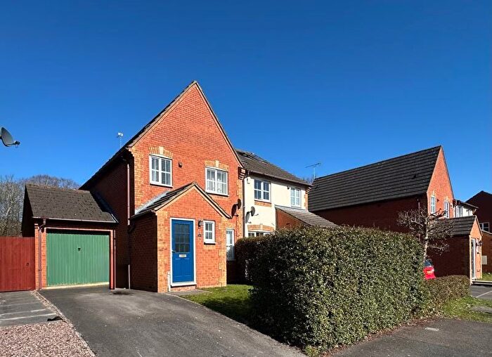 3 Bedroom Semi-Detached House For Sale In Janaway, Oxford, OX4